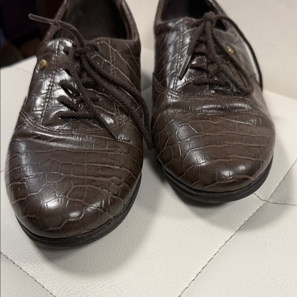 Easy Spirit Chocolate Crocodile Texture Oxfords - Picture 5 of 8
